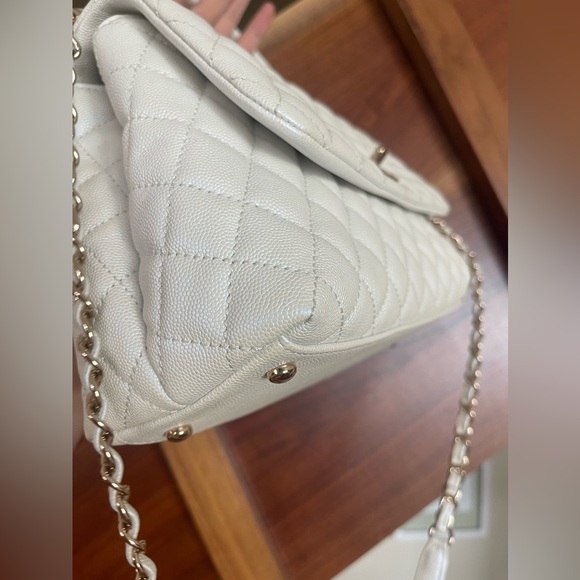 CHANEL 20K Iridescent White Caviar Quilted Coco Handle - Picture 4 of 9